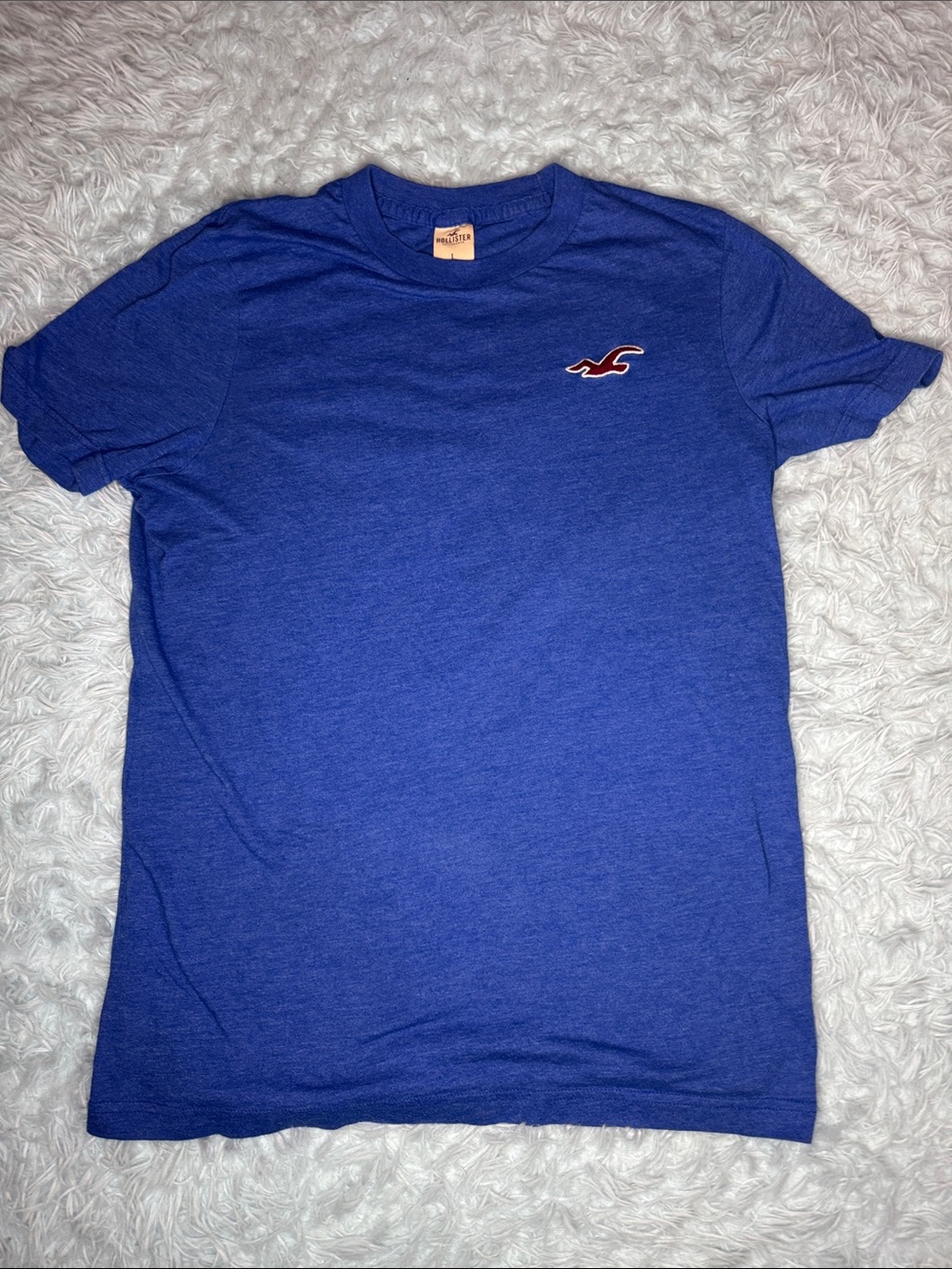 Hollister Men's Heather Royal Blue Crew Tee with Red Logo large.     43